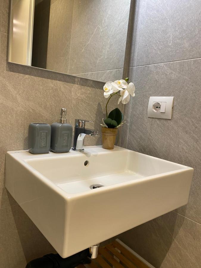 Living Studio Apartments Тирана Экстерьер фото