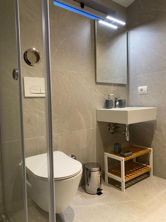 Living Studio Apartments Тирана Экстерьер фото