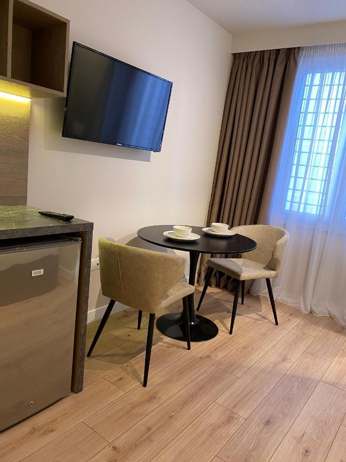 Living Studio Apartments Тирана Экстерьер фото