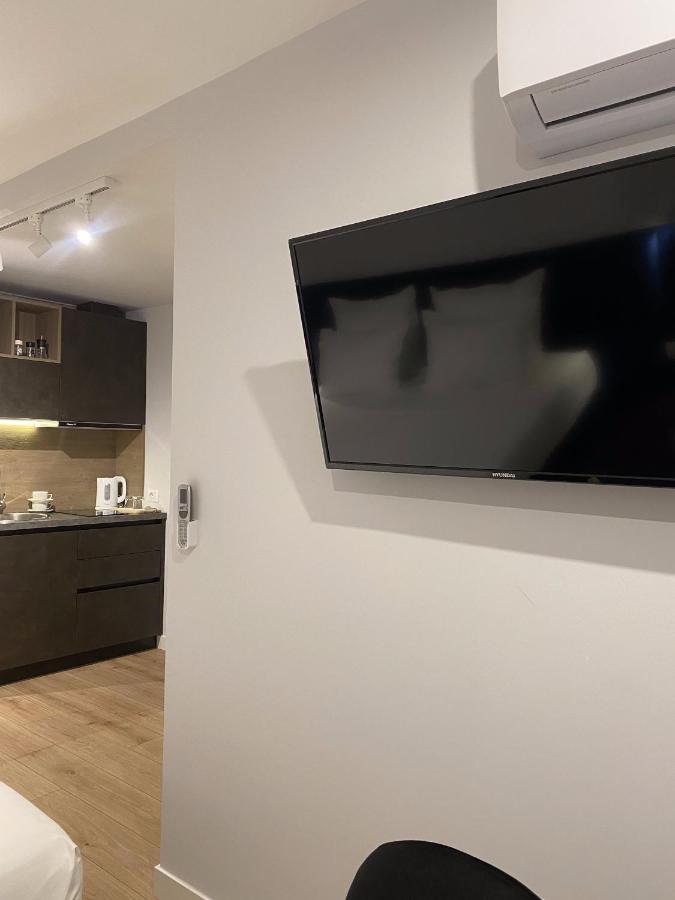 Living Studio Apartments Тирана Экстерьер фото