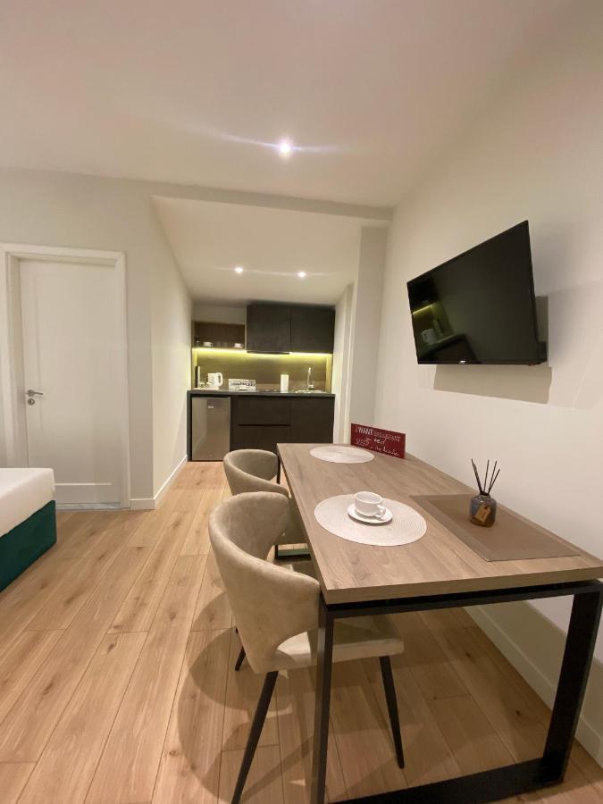 Living Studio Apartments Тирана Экстерьер фото