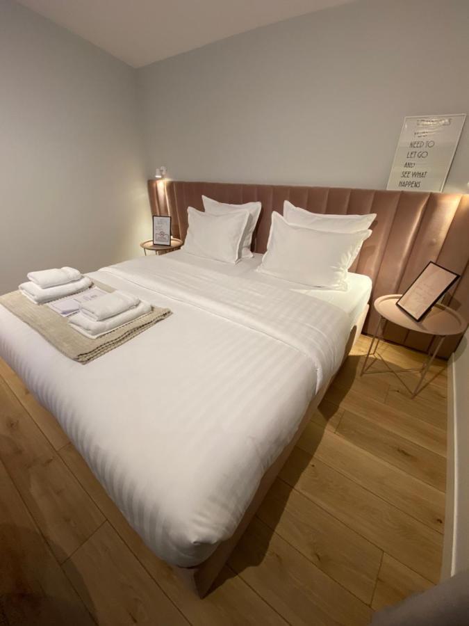 Living Studio Apartments Тирана Экстерьер фото