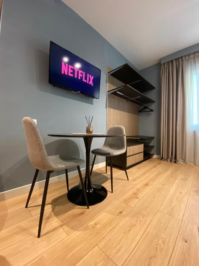 Living Studio Apartments Тирана Экстерьер фото