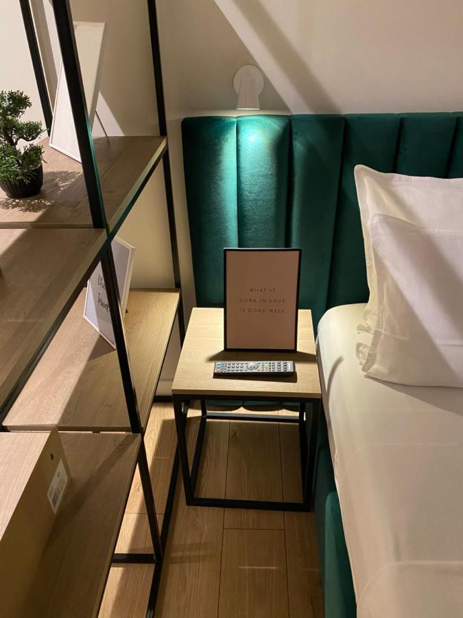 Living Studio Apartments Тирана Экстерьер фото